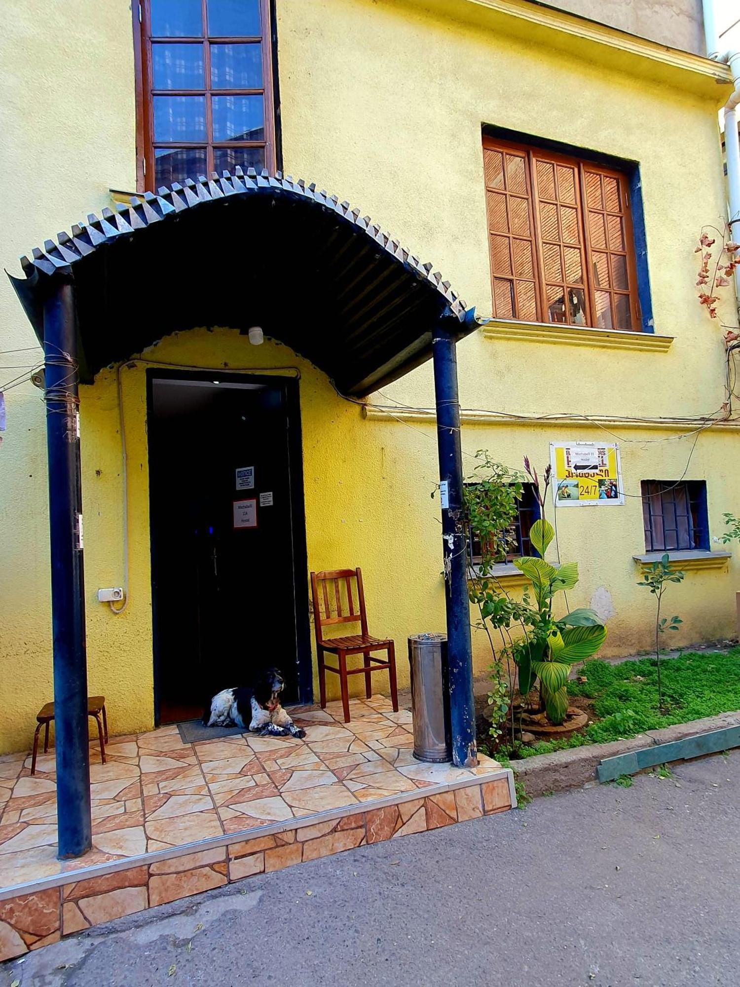 Machabelli 11A Hostel Tbilisi Exterior photo